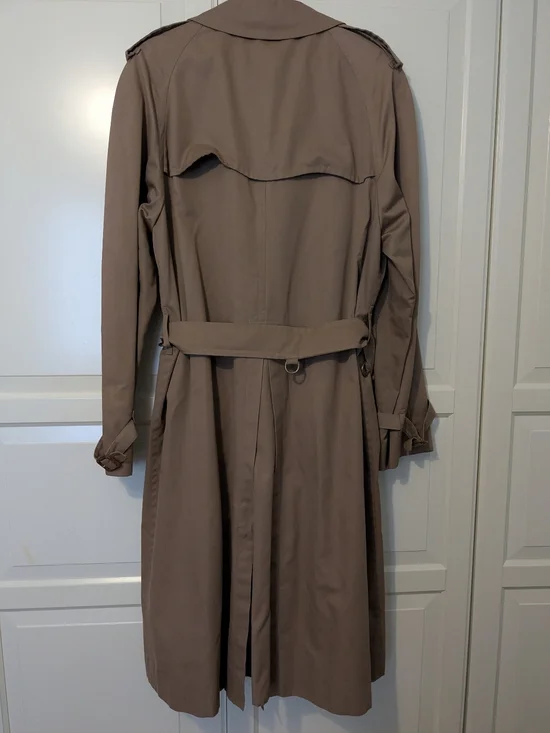 Men's Classic Burberry Tan Trench Coat - Picture 2 of 7